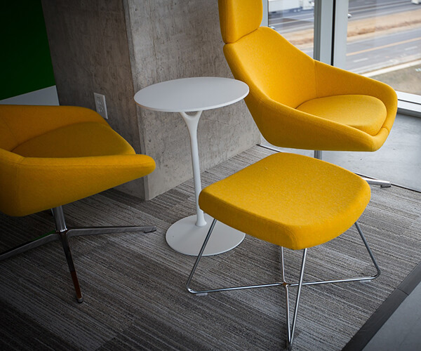 ¡Amuebla tu sótano o bar con nuestros taburetes de bar con el logotipo del equipo universitario!