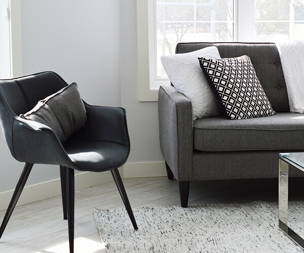 Una guía para los ajustes del reposabrazos de la silla de oficina